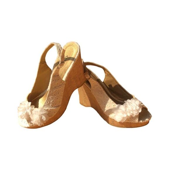 CL by Laundry Cream Wedges with Floral Accent - Picture 3 of 6